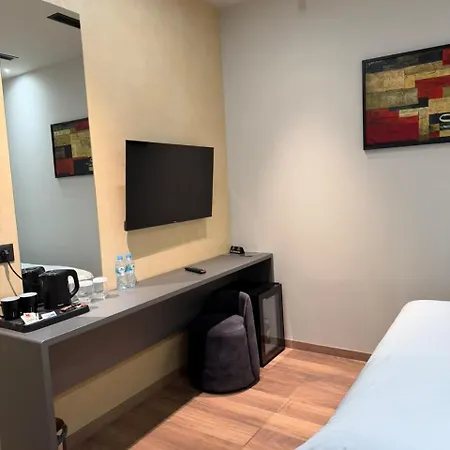 Middle Hotel