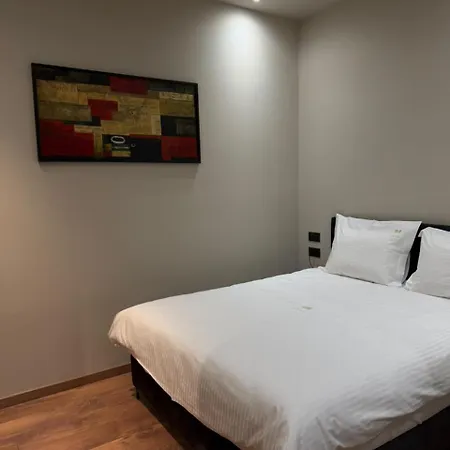 Middle Hotel 4*