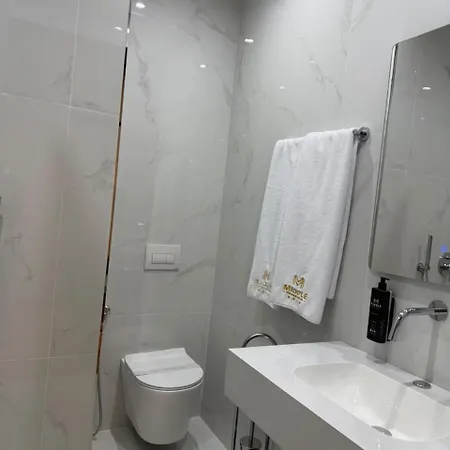 Middle Hotel 4*