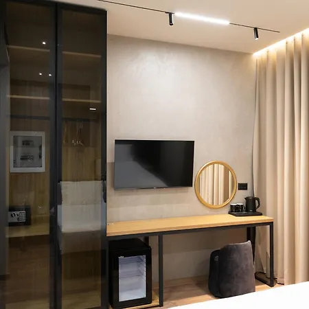 Middle Hotel