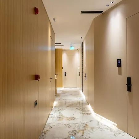 Middle Hotel